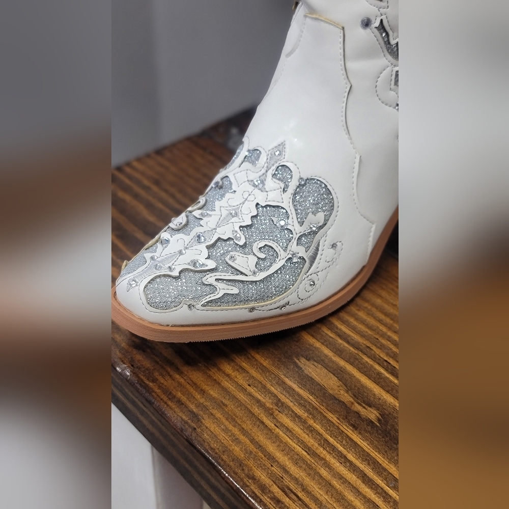 White/Ivory, Vintage Style cowboy boots-help Me Clear Out These Last Few Pair!!! - Picture 4 of 4